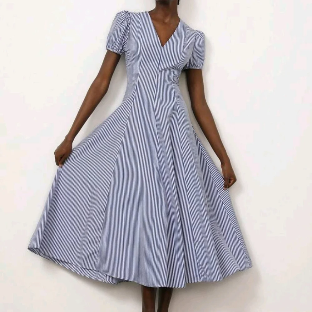 Elegant Commuter Minimalist High-End Design Stripe Blue A-Line Deep V-NECK Puff - Picture 2 of 4